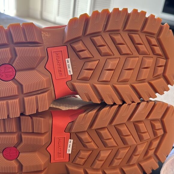 Hunter Beige and Brown Winter Boots - Picture 5 of 6